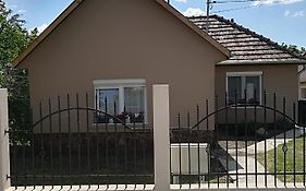 Vivien Apartman